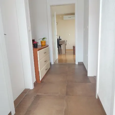 Karlo Appartamento Makarska
